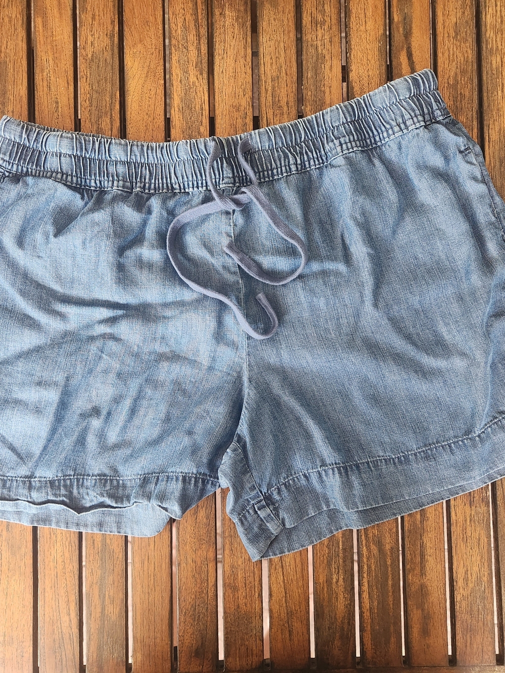 Women's Hilary Radley Light Blue Chambray Elastic Waist Drawstring Shorts Size L